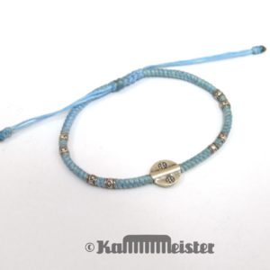 Makramee Armband - hellblau - Scheibe mit Blüte - Hill Tribe Silber